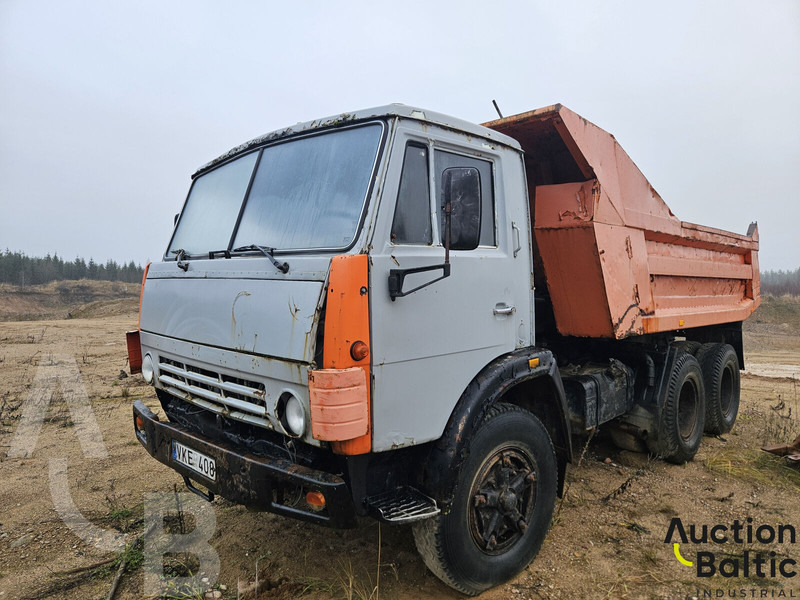 Kamaz 55111 - Billenőplatós teherautó: 1 kép. Kamaz 55111 - Billenőplatós teherautó: 1 kép.