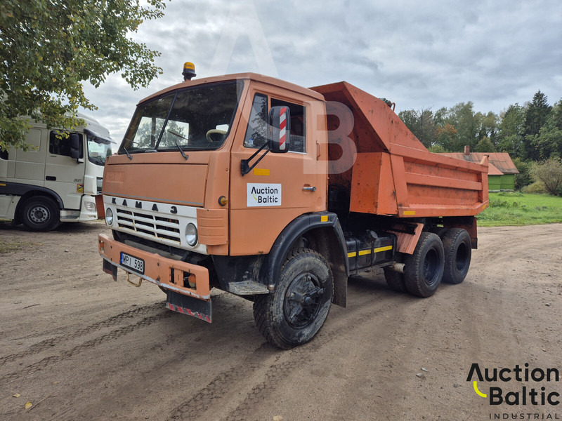 Kamaz 55111 - Billenőplatós teherautó: 1 kép. Kamaz 55111 - Billenőplatós teherautó: 1 kép.