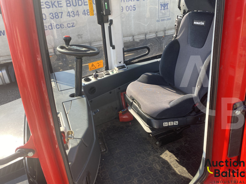 Komatsu 895 - Erdészeti pótkocsi: 5 kép. Komatsu 895 - Erdészeti pótkocsi: 5 kép.
