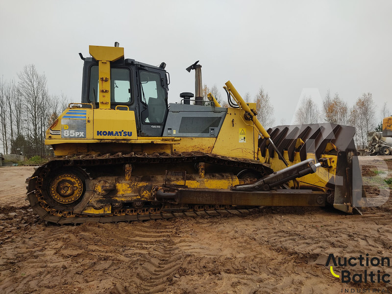 Komatsu D85PX-15 - Buldózer: 4 kép. Komatsu D85PX-15 - Buldózer: 4 kép.