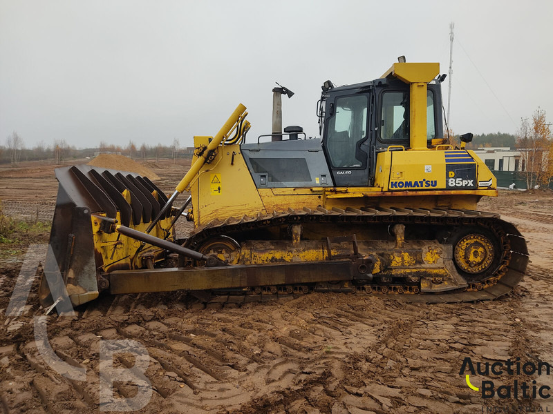 Komatsu D85PX-15 - Buldózer: 3 kép. Komatsu D85PX-15 - Buldózer: 3 kép.