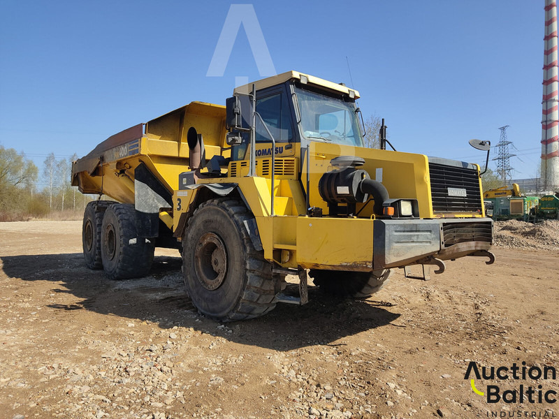 Komatsu HM400 - Csuklós dömper: 2 kép. Komatsu HM400 - Csuklós dömper: 2 kép.