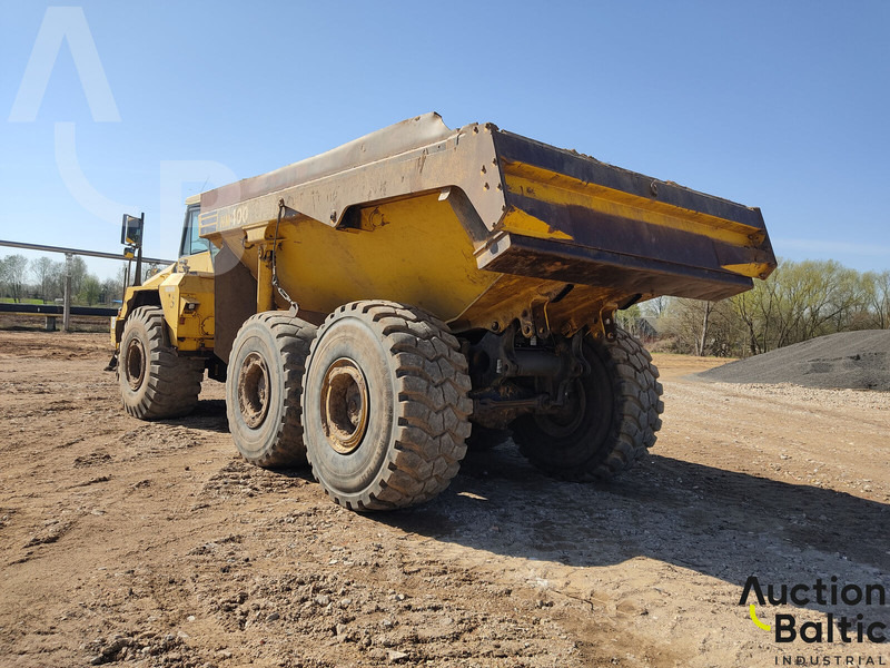 Komatsu HM400 - Csuklós dömper: 4 kép. Komatsu HM400 - Csuklós dömper: 4 kép.