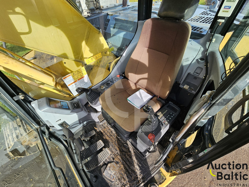 Komatsu PC228USLC-3N0 - Lánctalpas kotró: 5 kép. Komatsu PC228USLC-3N0 - Lánctalpas kotró: 5 kép.