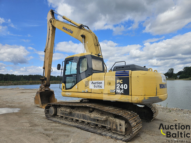 Komatsu PC240NLC-7K - Lánctalpas kotró: 3 kép. Komatsu PC240NLC-7K - Lánctalpas kotró: 3 kép.