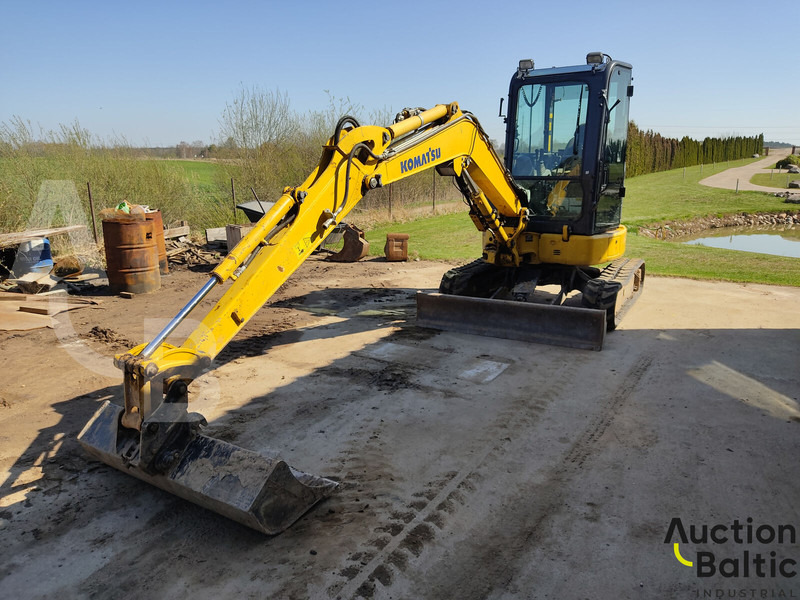 Komatsu PC35MR-5 - Minikotró: 1 kép. Komatsu PC35MR-5 - Minikotró: 1 kép.