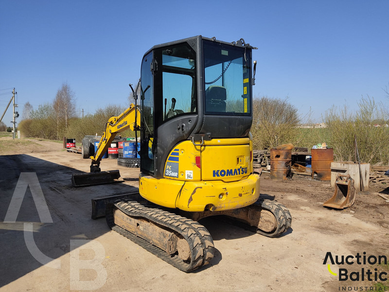 Komatsu PC35MR-5 - Minikotró: 5 kép. Komatsu PC35MR-5 - Minikotró: 5 kép.