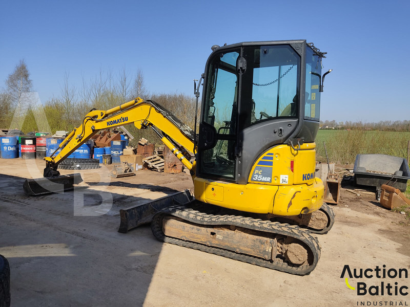 Komatsu PC35MR-5 - Minikotró: 3 kép. Komatsu PC35MR-5 - Minikotró: 3 kép.