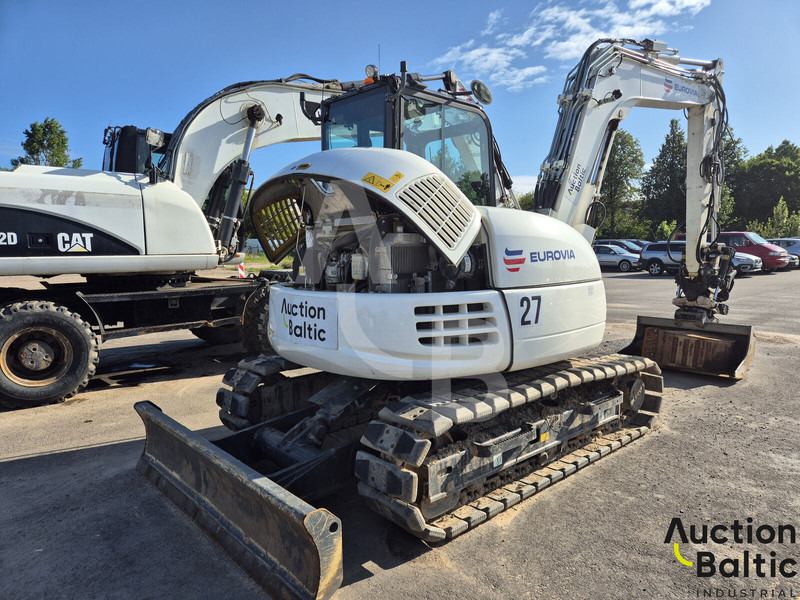 Komatsu PC80MR-3 - Minikotró: 4 kép. Komatsu PC80MR-3 - Minikotró: 4 kép.