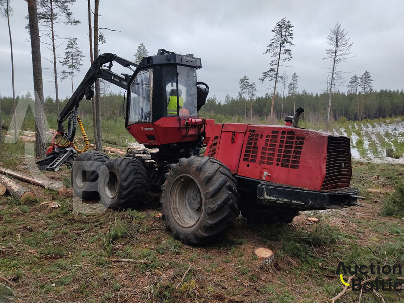 Komatsu Valmet 911.3 - Betakarító gép: 4 kép. Komatsu Valmet 911.3 - Betakarító gép: 4 kép.