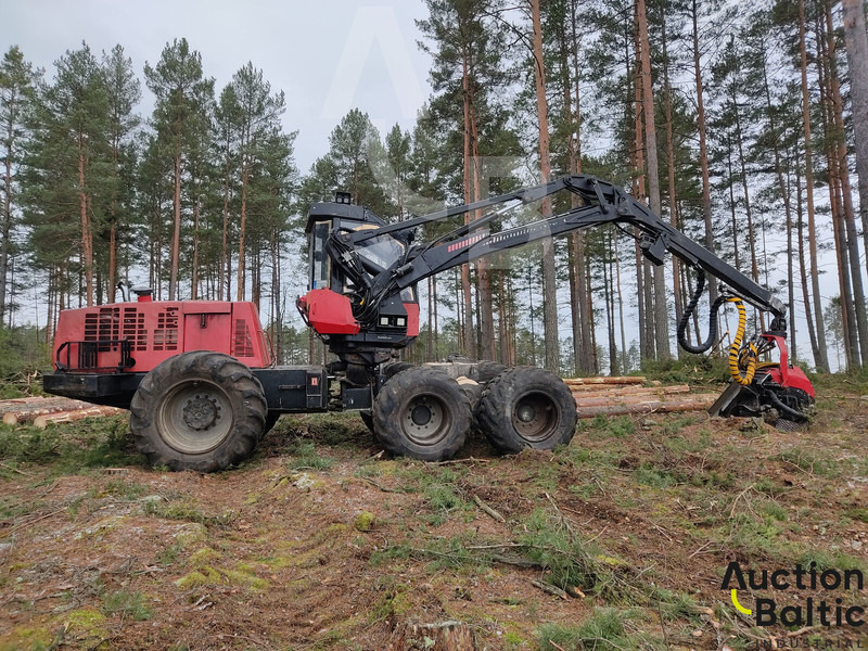 Komatsu Valmet 911.3 - Betakarító gép: 3 kép. Komatsu Valmet 911.3 - Betakarító gép: 3 kép.