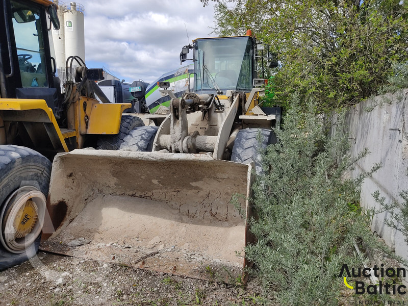 Komatsu WA250-5 - Gumikerekes homlokrakodó: 1 kép. Komatsu WA250-5 - Gumikerekes homlokrakodó: 1 kép.