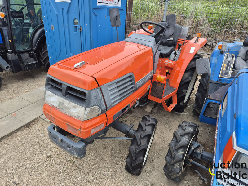 Kubota GL 240 - Traktor: 2 kép. Kubota GL 240 - Traktor: 2 kép.