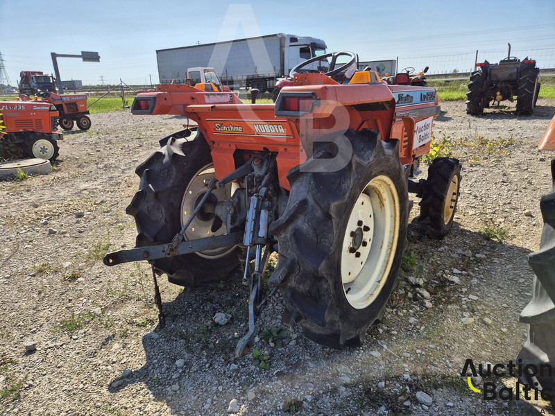 Kubota L1-205D - Traktor: 3 kép. Kubota L1-205D - Traktor: 3 kép.