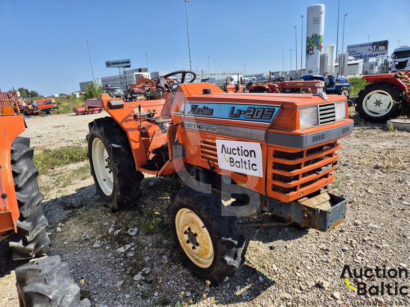 Kubota L1-205D - Traktor: 2 kép. Kubota L1-205D - Traktor: 2 kép.