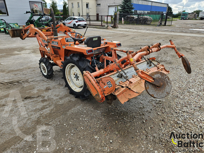 Kubota L1-R22 - Traktor: 3 kép. Kubota L1-R22 - Traktor: 3 kép.