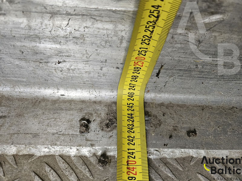 Ponyvás félpótkocsi LAMBERET YS-2P5: 16 kép. Ponyvás félpótkocsi LAMBERET YS-2P5: 16 kép.