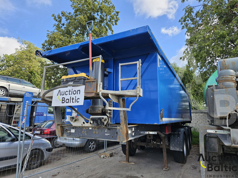 Langendorf SKA 24/30 - Ponyvás félpótkocsi: 1 kép. Langendorf SKA 24/30 - Ponyvás félpótkocsi: 1 kép.