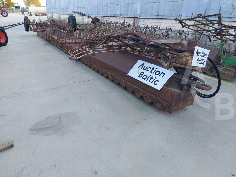 Laumetris soil leveler - Talajművelő gep: 1 kép. Laumetris soil leveler - Talajművelő gep: 1 kép.