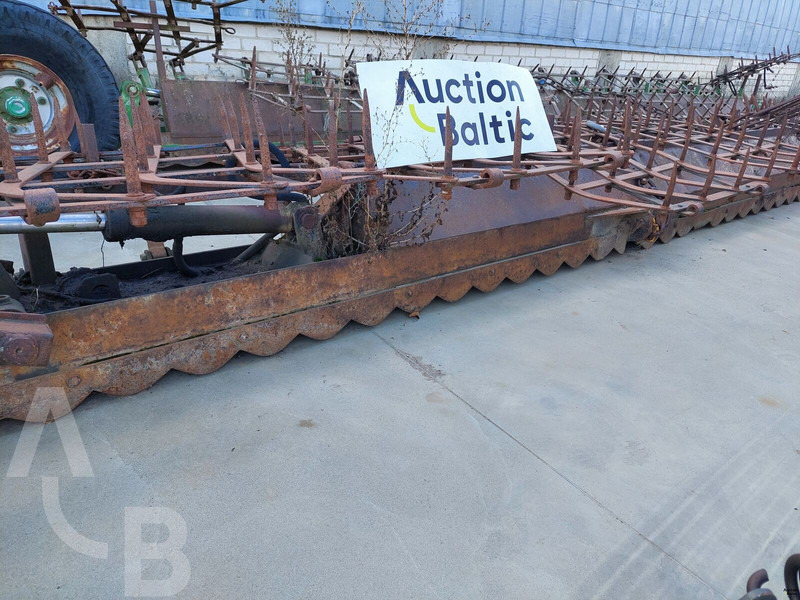 Laumetris soil leveler - Talajművelő gep: 2 kép. Laumetris soil leveler - Talajművelő gep: 2 kép.