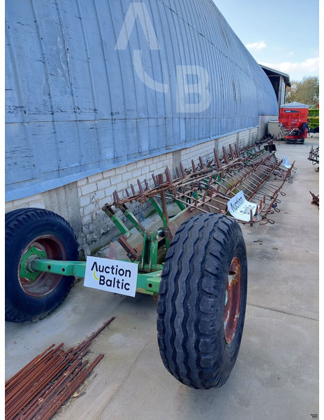 Laumetris soil leveler - Talajművelő gep: 2 kép. Laumetris soil leveler - Talajművelő gep: 2 kép.