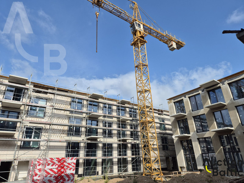 Liebherr 112 ECH - Toronydaru: 4 kép. Liebherr 112 ECH - Toronydaru: 4 kép.