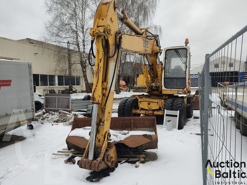 Liebherr 902 Litronic - Gumikerekes kotró: 2 kép. Liebherr 902 Litronic - Gumikerekes kotró: 2 kép.