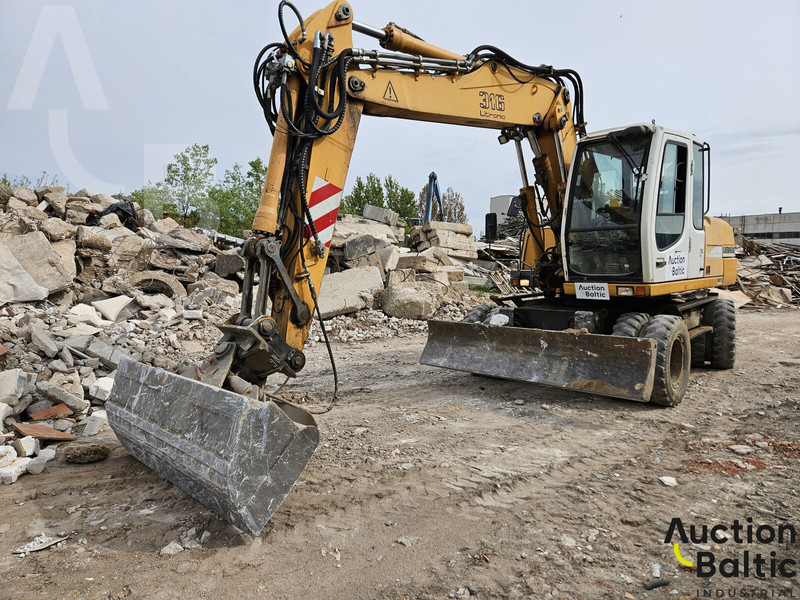 Liebherr A 316 Litronic - Gumikerekes kotró: 1 kép. Liebherr A 316 Litronic - Gumikerekes kotró: 1 kép.