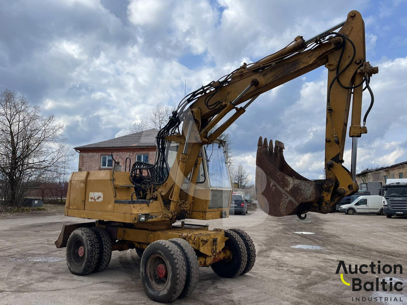 Liebherr A 900 C - Gumikerekes kotró: 2 kép. Liebherr A 900 C - Gumikerekes kotró: 2 kép.