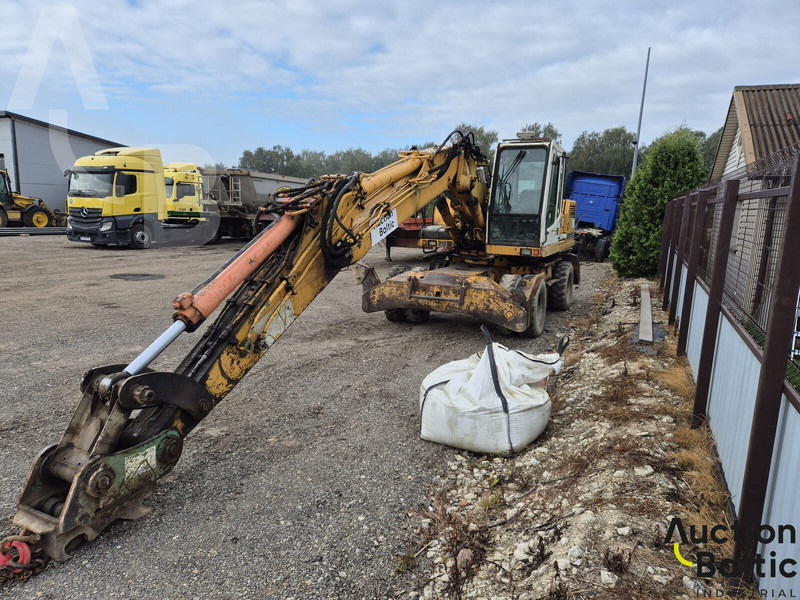 Liebherr A 902 Litronic - Gumikerekes kotró: 2 kép. Liebherr A 902 Litronic - Gumikerekes kotró: 2 kép.