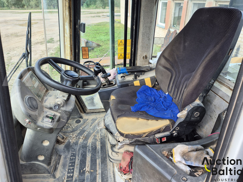 Liebherr L 538 - Gumikerekes homlokrakodó: 5 kép. Liebherr L 538 - Gumikerekes homlokrakodó: 5 kép.