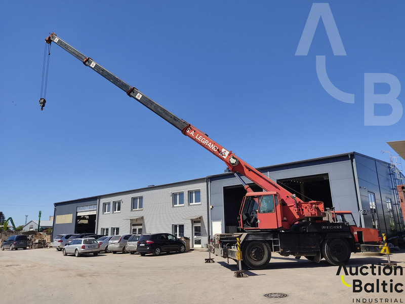 Liebherr LTM 1025 - Terepjáró autódaru: 1 kép. Liebherr LTM 1025 - Terepjáró autódaru: 1 kép.