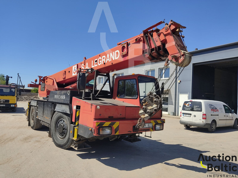 Liebherr LTM 1025 - Terepjáró autódaru: 3 kép. Liebherr LTM 1025 - Terepjáró autódaru: 3 kép.