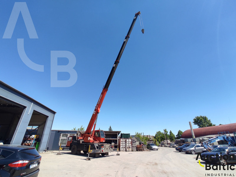 Liebherr LTM 1025 - Terepjáró autódaru: 2 kép. Liebherr LTM 1025 - Terepjáró autódaru: 2 kép.