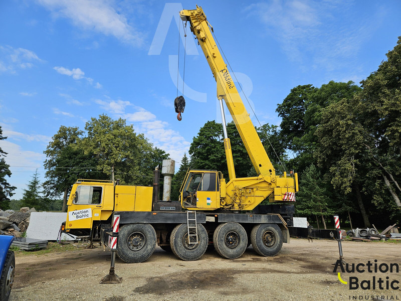 Liebherr LTM 1060 - Terepjáró autódaru: 1 kép. Liebherr LTM 1060 - Terepjáró autódaru: 1 kép.