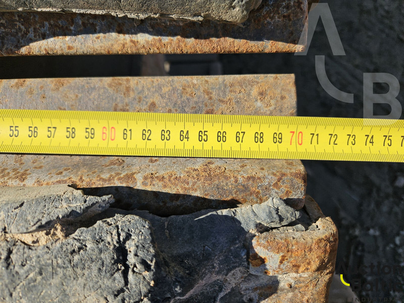 Lánctalpas kotró Liebherr R 900 C Litronic: 16 kép.