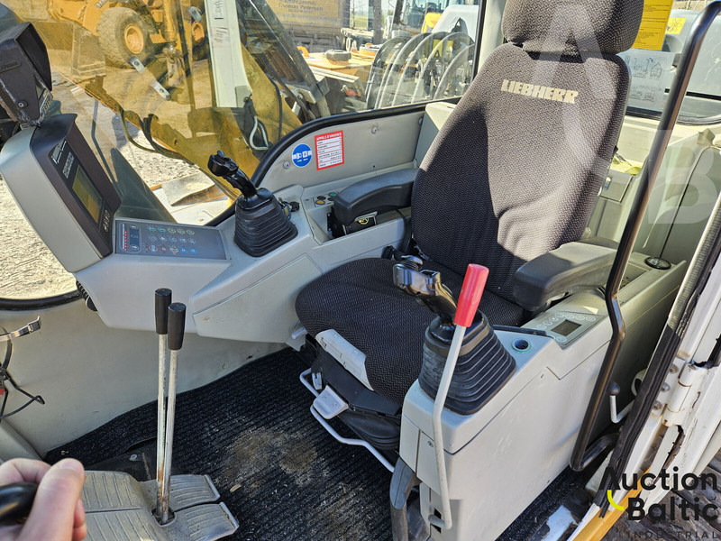 Liebherr R 900 C Litronic - Lánctalpas kotró: 5 kép. Liebherr R 900 C Litronic - Lánctalpas kotró: 5 kép.