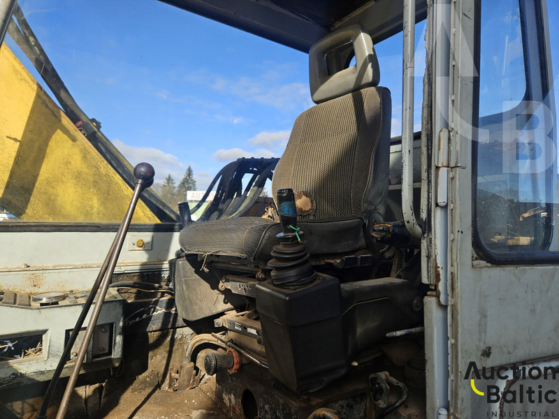 Liebherr R 902 - Lánctalpas kotró: 4 kép. Liebherr R 902 - Lánctalpas kotró: 4 kép.