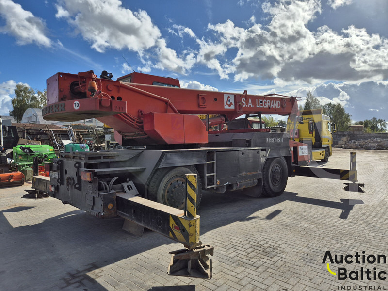 Liebherr UTM 526 - Rakodódaru: 4 kép. Liebherr UTM 526 - Rakodódaru: 4 kép.