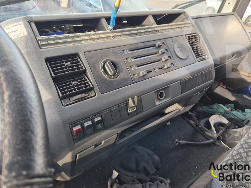 Vontató MAN 10.153: 9 kép. Vontató MAN 10.153: 9 kép.