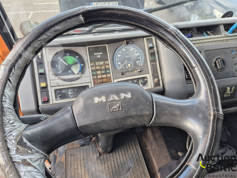 Vontató MAN 10.153: 7 kép. Vontató MAN 10.153: 7 kép.