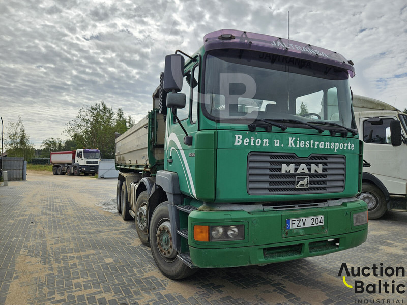 MAN 32.464 - Billenőplatós teherautó: 2 kép. MAN 32.464 - Billenőplatós teherautó: 2 kép.