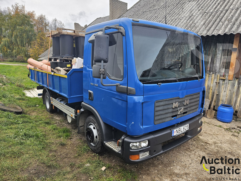 MAN 7.150 - Billenőplatós teherautó: 2 kép. MAN 7.150 - Billenőplatós teherautó: 2 kép.