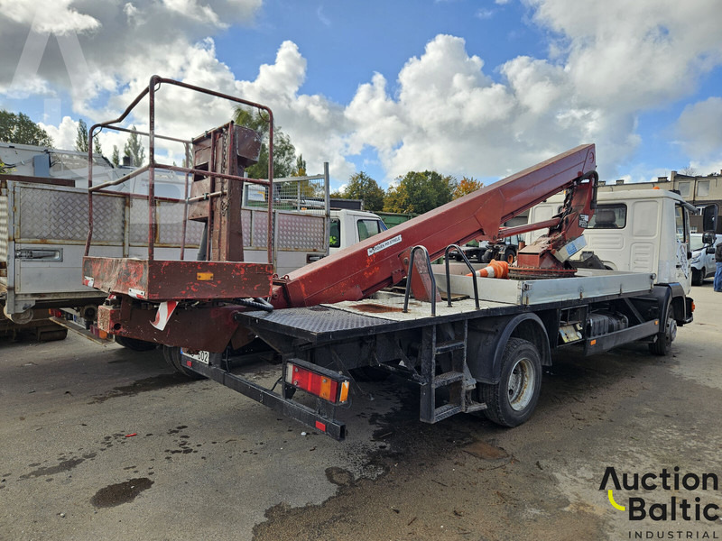 MAN 8.103 - Emelőkosaras teherautó: 3 kép. MAN 8.103 - Emelőkosaras teherautó: 3 kép.