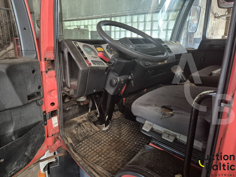 MAN 8.163 - Emelőkosaras teherautó: 5 kép. MAN 8.163 - Emelőkosaras teherautó: 5 kép.