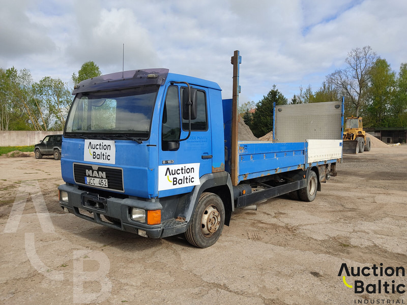 MAN L2000 - Platós teherautó: 1 kép. MAN L2000 - Platós teherautó: 1 kép.