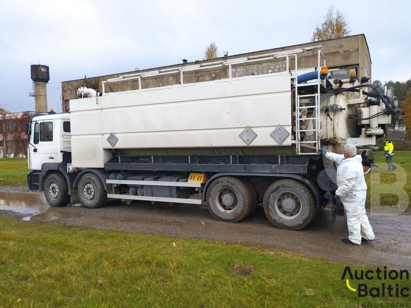 MAN T 46 - Szippantós autó: 3 kép. MAN T 46 - Szippantós autó: 3 kép.