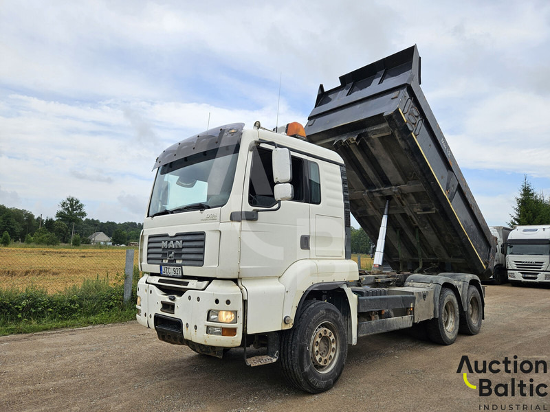 MAN TGA26.480 - Billenőplatós teherautó: 2 kép. MAN TGA26.480 - Billenőplatós teherautó: 2 kép.