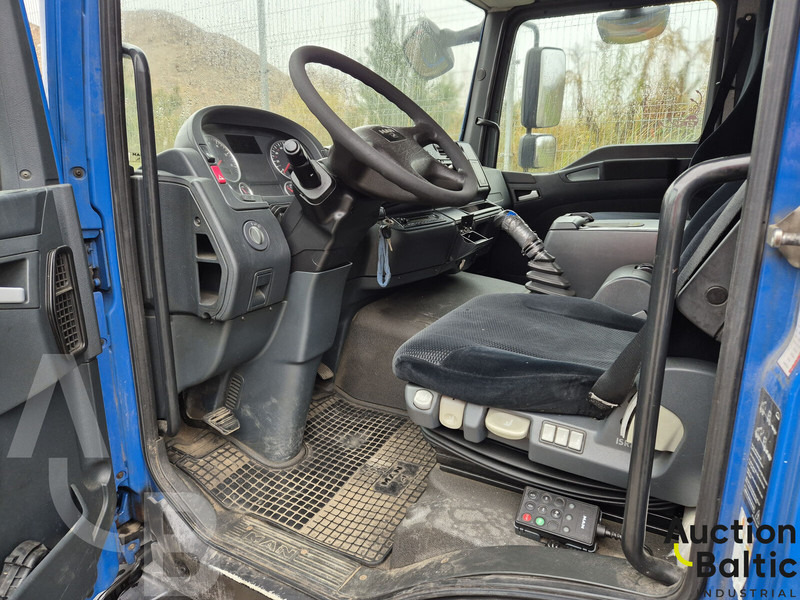 MAN TGL12.220 BL - Dobozos felépítményű teherautó: 5 kép. MAN TGL12.220 BL - Dobozos felépítményű teherautó: 5 kép.