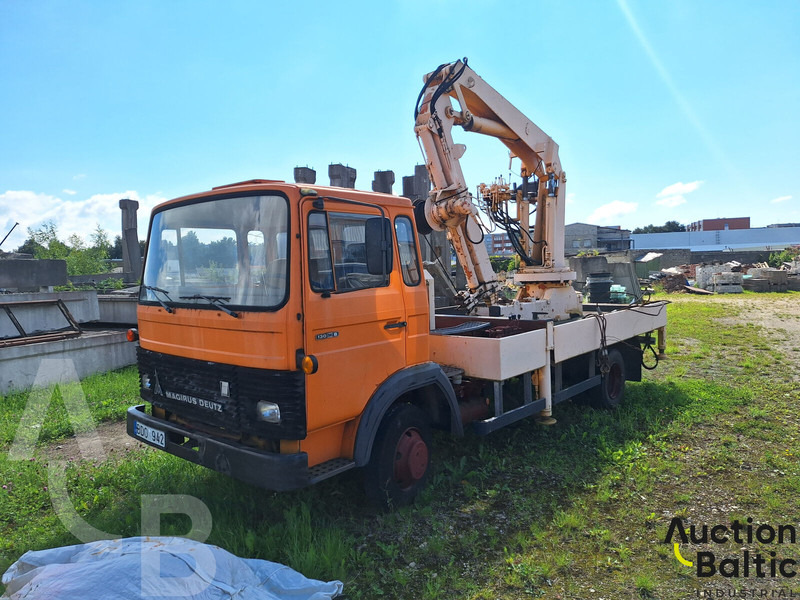 Magirus 130 M 8 - Platós teherautó, Darus autó: 2 kép. Magirus 130 M 8 - Platós teherautó, Darus autó: 2 kép.